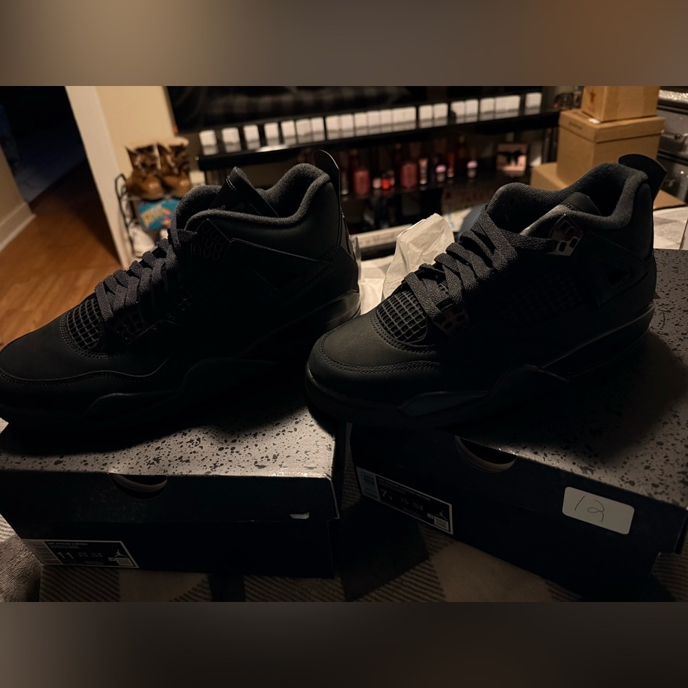 Jordan “Black Cats” 🐈‍⬛ retro 4s